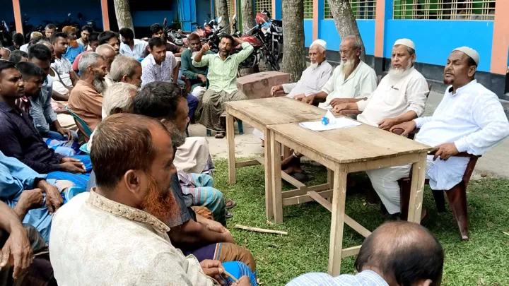 মাদ্রাসার জায়গা অবৈধ্য দখল মুক্ত করতে স্থানীয়দের সহযোগীতা চাইলেন অধ্যক্ষ